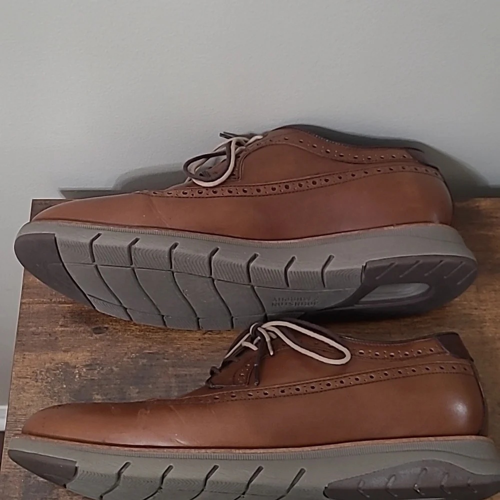 Johnston & Murphy Leather Wingtip Oxfords size 11.5